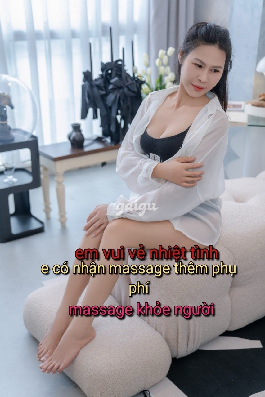 KHÁNH VY DÂM ĐẢNG CHIỀU KHÁCH NHƯ NGƯỜI YÊU